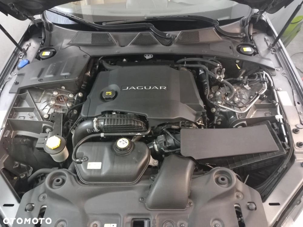 Jaguar XJ 3.0 D V6 LWB Premium Luxury - 24