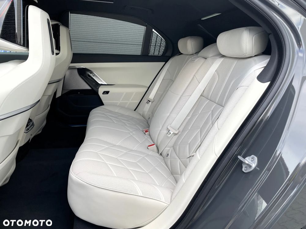 BMW Seria 7 - 15