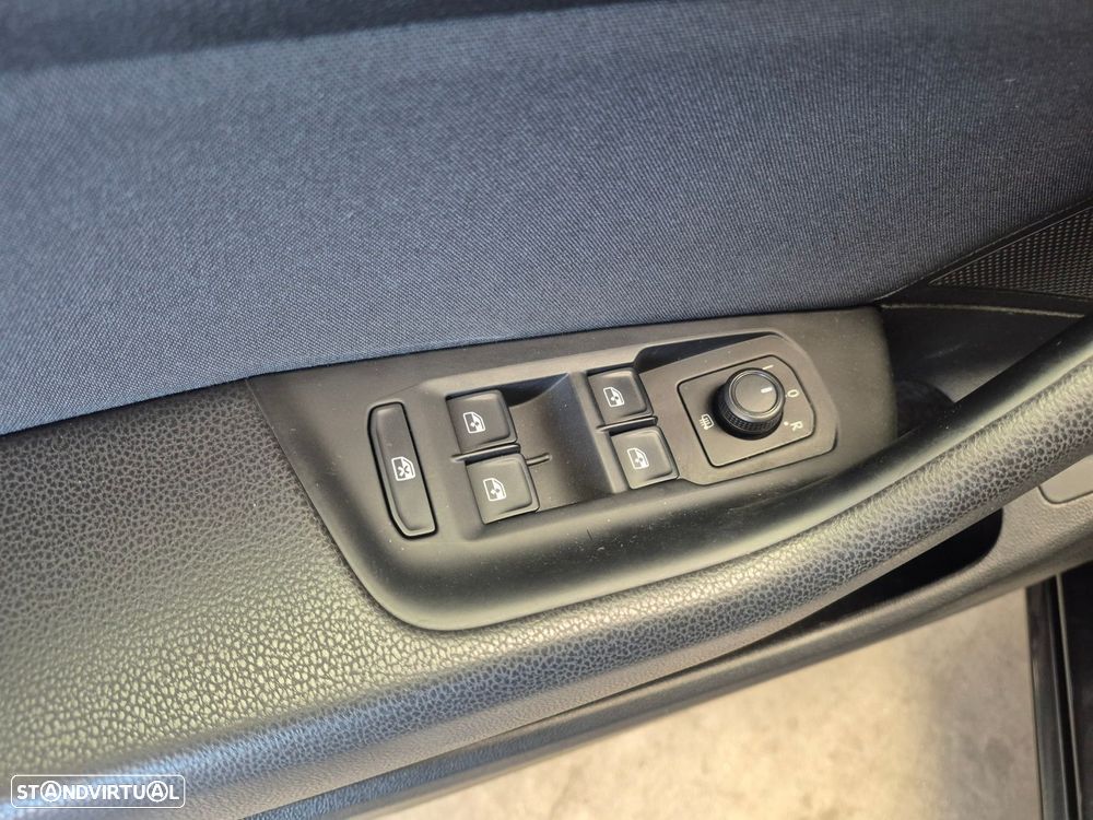 VW Passat Variant 2.0 TDI Confortline DSG - 9
