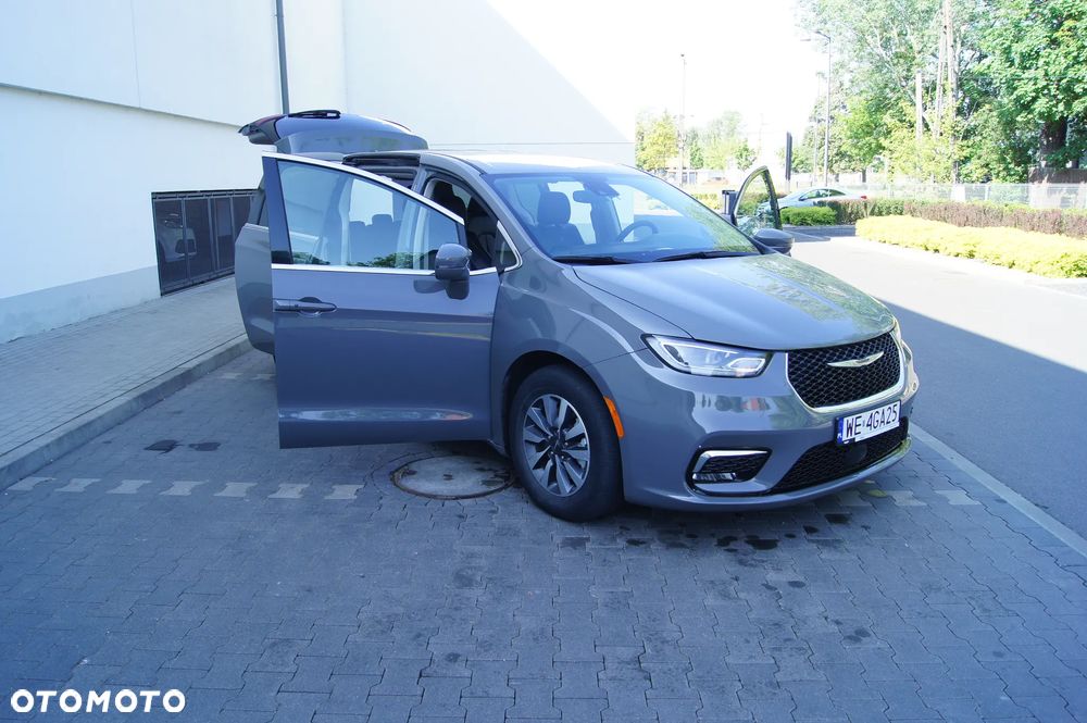 Chrysler Pacifica - 1