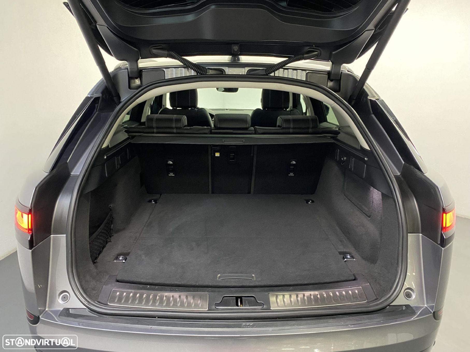 Land Rover Range Rover Velar 2.0 D200 AWD R-Dynamic S - 24