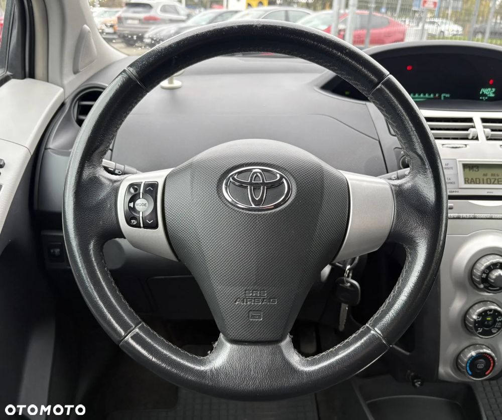 Toyota Yaris 1.3 Sol MM - 12