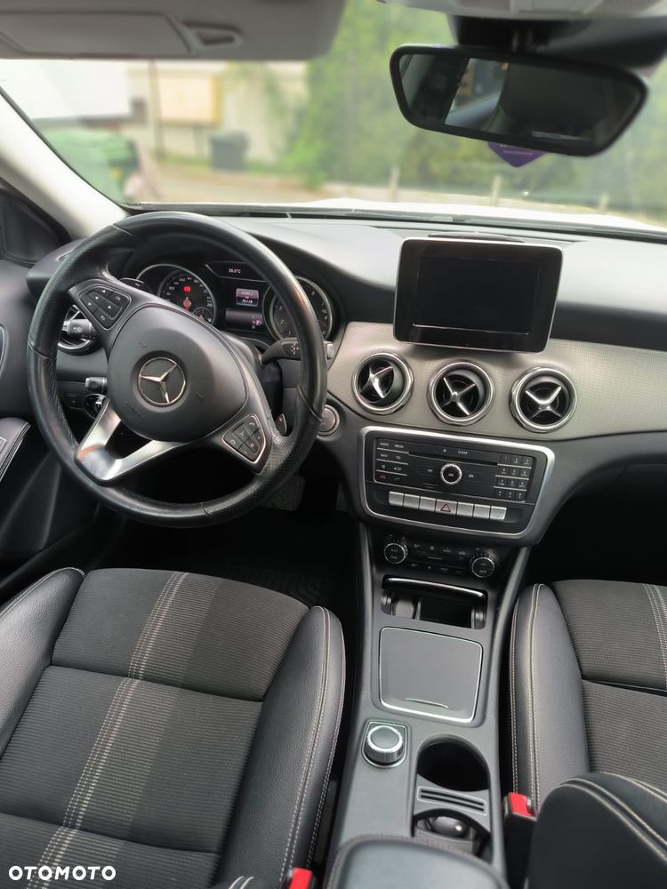 Mercedes-Benz GLA 200 7G-DCT AMG Line - 11