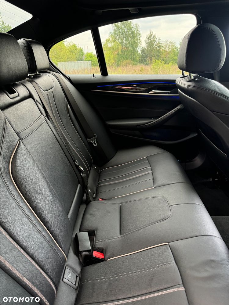 BMW Seria 5 530i xDrive Sport Line - 32