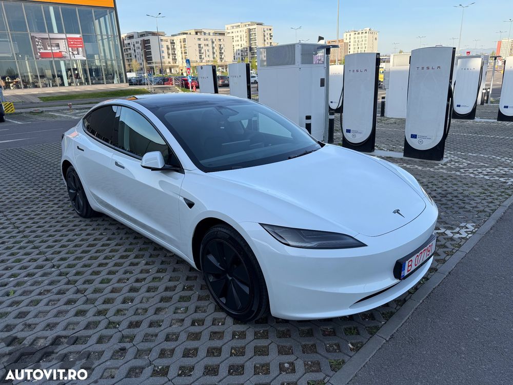 Tesla Model 3 - 1