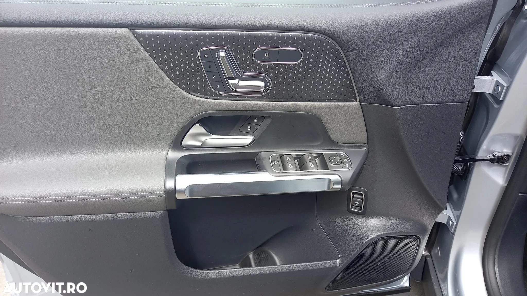 Mercedes-Benz EQB 300 4MATIC - 17