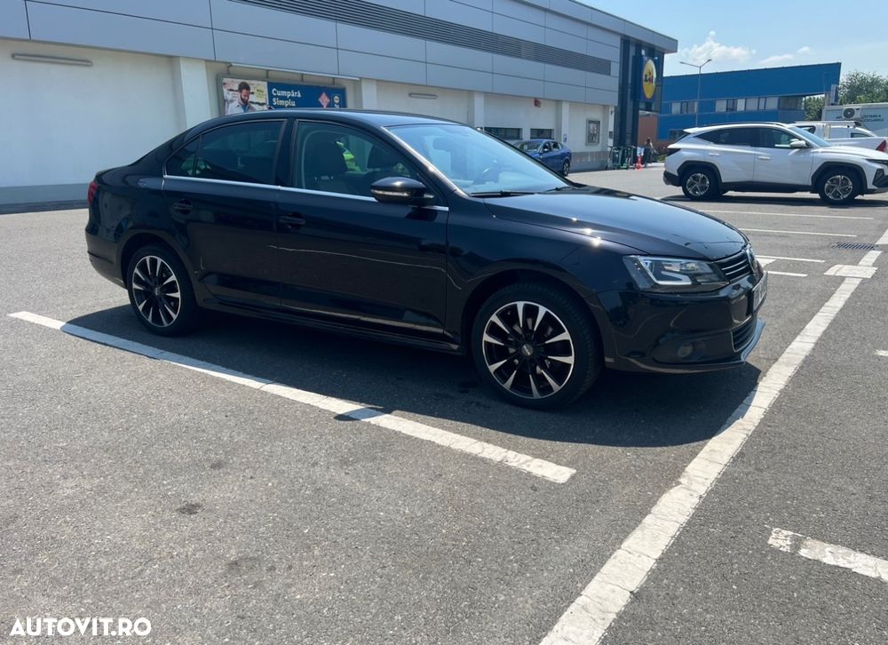 Volkswagen Jetta - 2