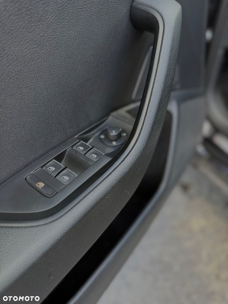 Skoda Superb 2.0 TDI DSG SportLine - 25