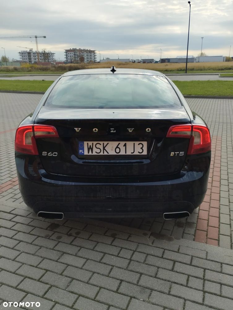 Volvo S60 T5 Powershift Momentum - 32