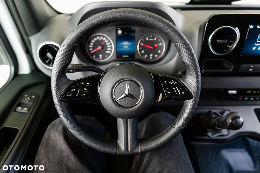 Mercedes-Benz Sprinter - 12