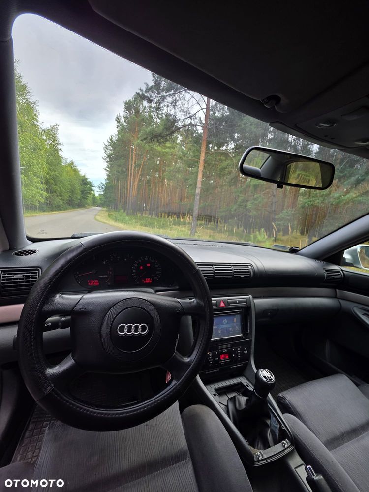Audi A4 Limousine - 13