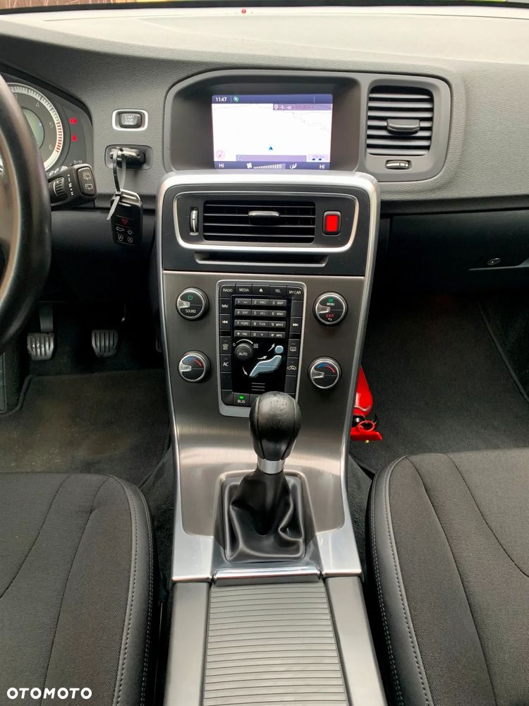 Volvo V60 ver-d2-momentum - 19