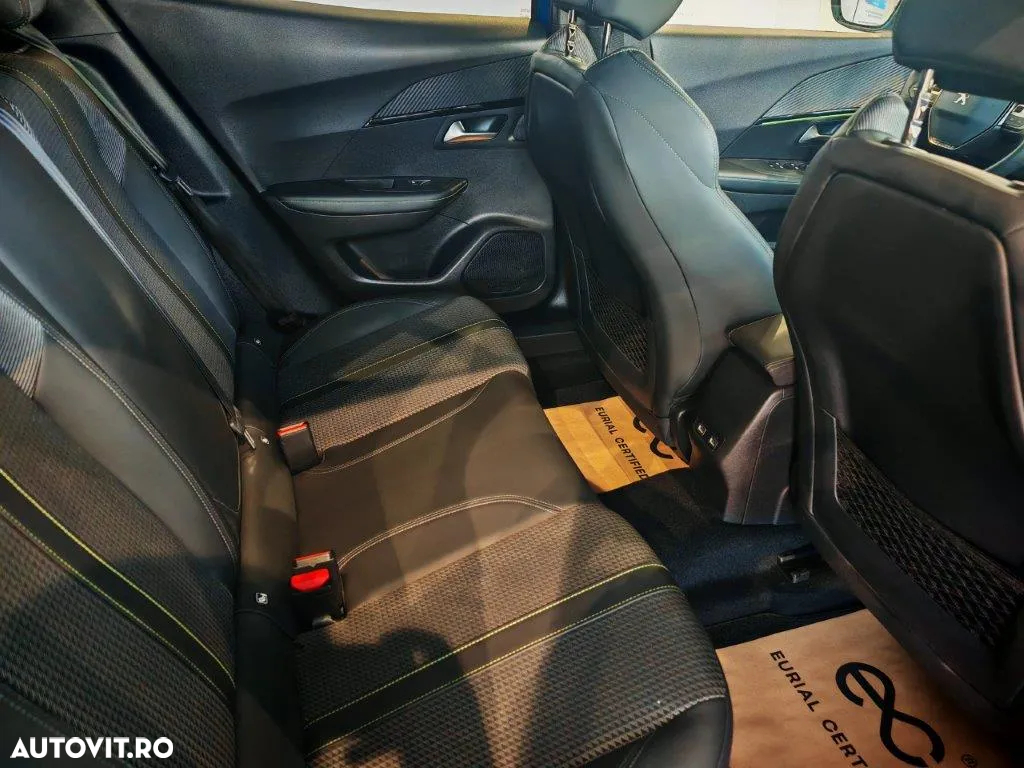 Peugeot 2008 1.2 L PureTech STT GT Line - 11