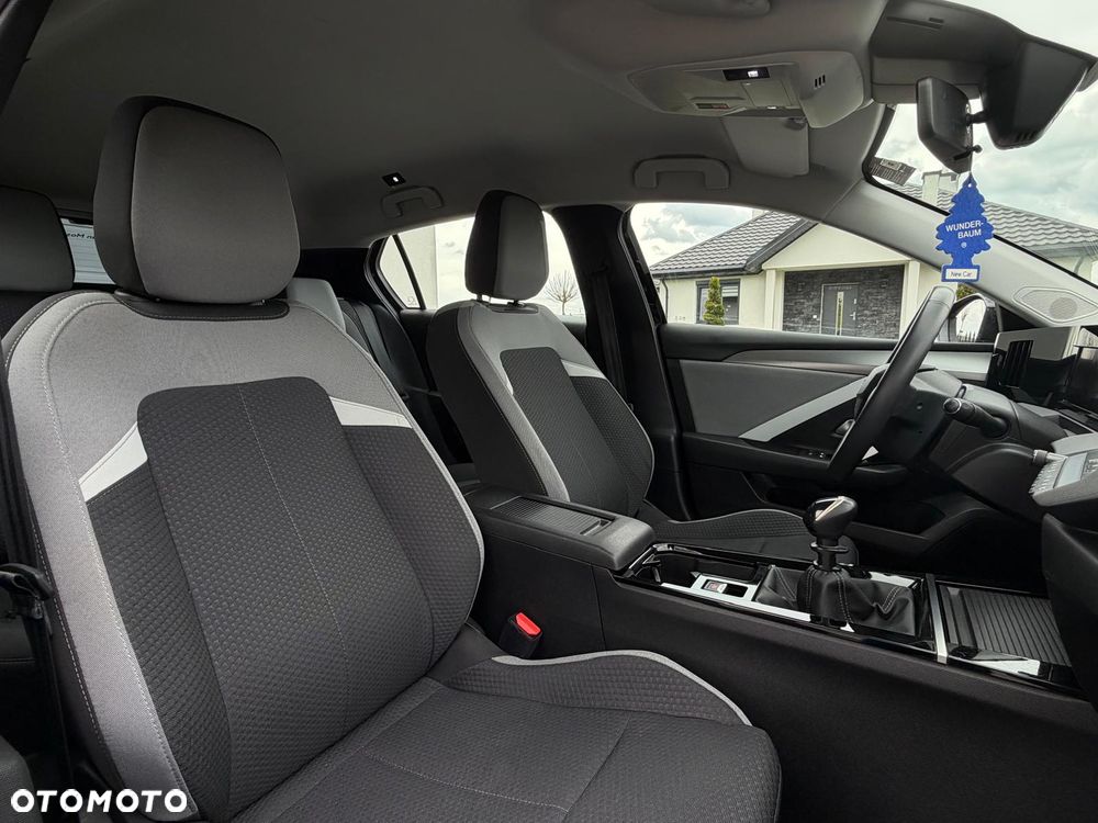 Opel Astra 1.2 Turbo Edition - 21
