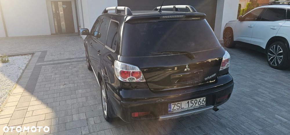 Mitsubishi Outlander - 4