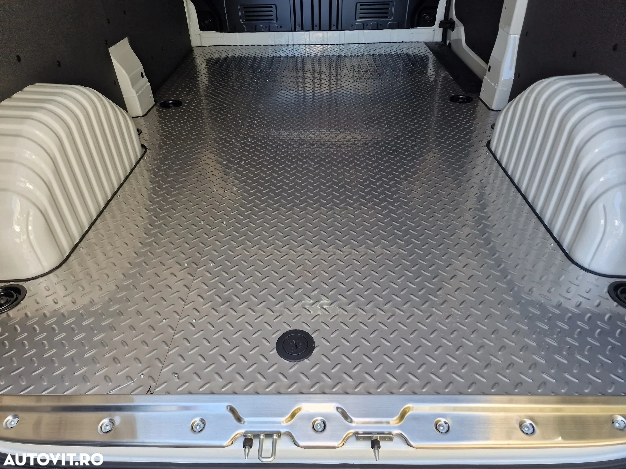 Maxus Deliver 7 L2H1 - 12