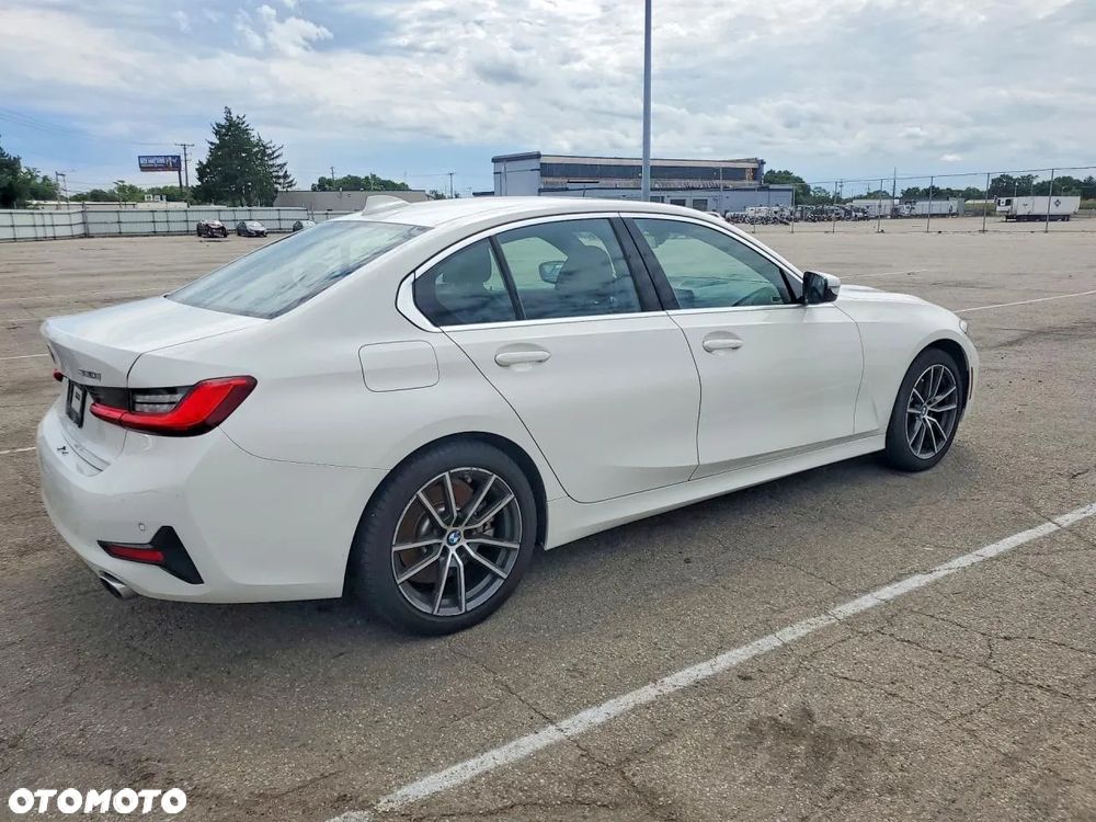 BMW Seria 3 330i xDrive Sport Line - 5