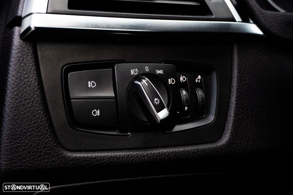 BMW 320 d Efficient Dynamic Edition Sport Line - 30