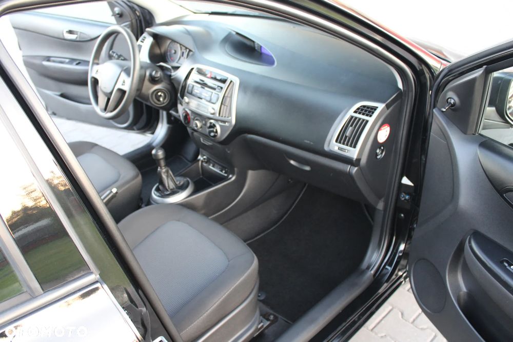 Hyundai i20 ver-1-4-150-jahre - 21