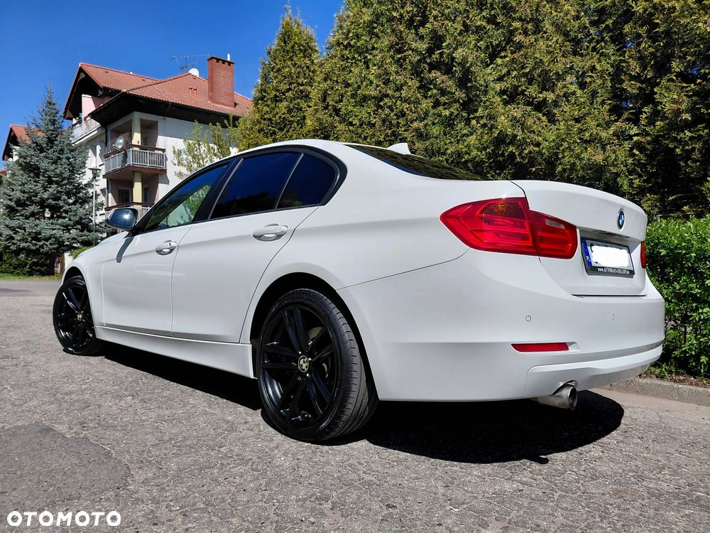 BMW Seria 3 320i Sport Line - 4