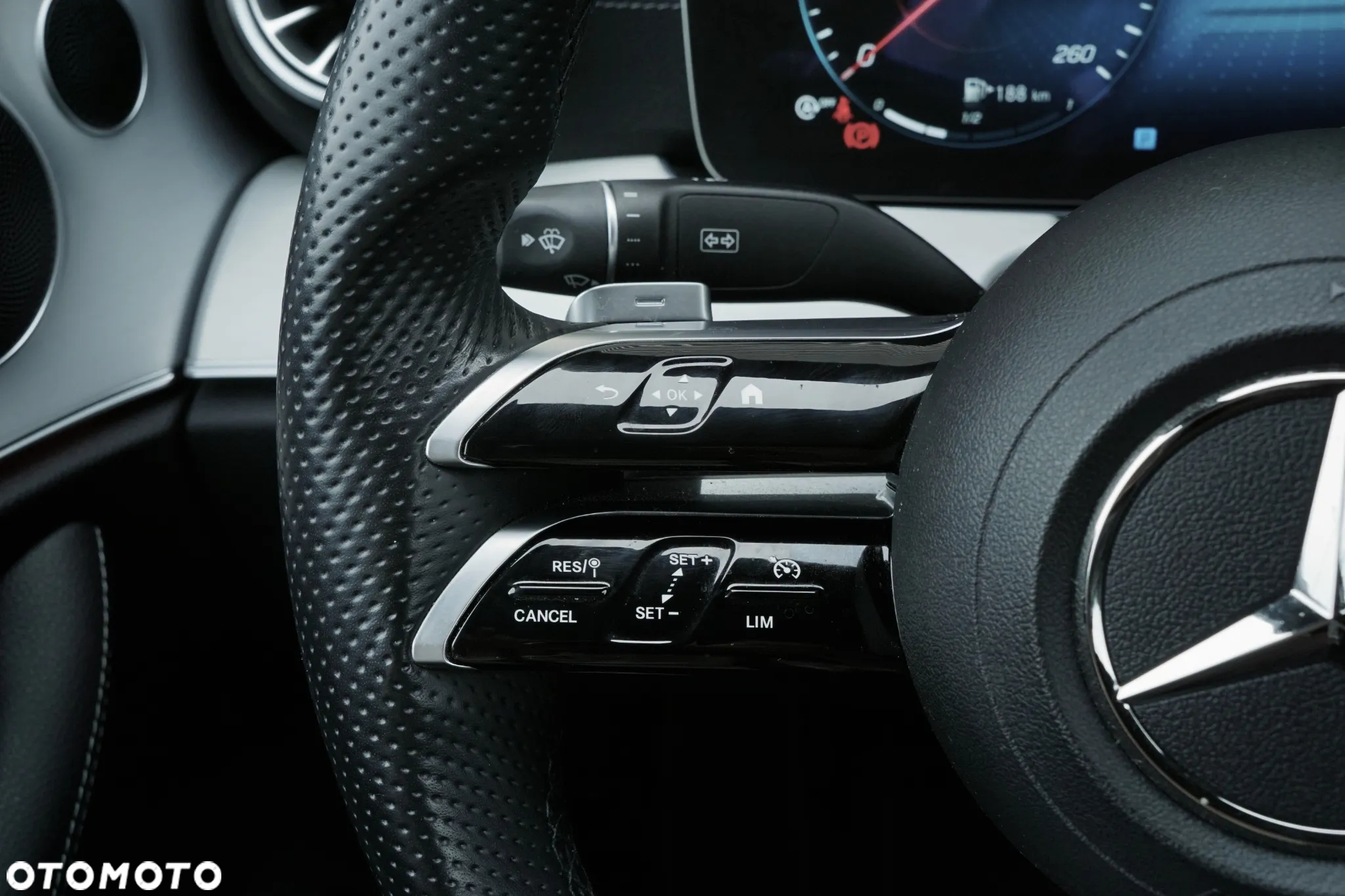 Mercedes-Benz Klasa E 200 Coupe 4-Matic 9G-TRONIC - 22