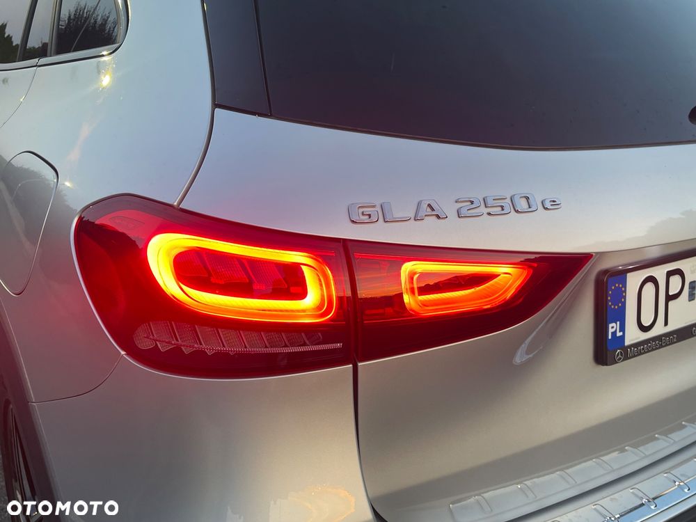 Mercedes-Benz GLA 250e AMG Line - 16