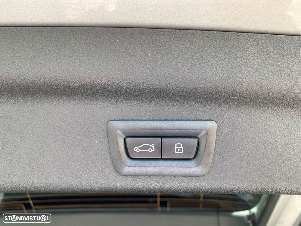 BMW iX1 eDrive20 xLine - 14