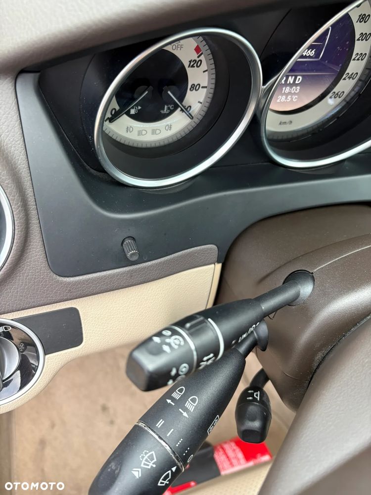 Mercedes-Benz Klasa C 180 T BlueEFFICIENCY 7G-TRONIC Elegance - 22