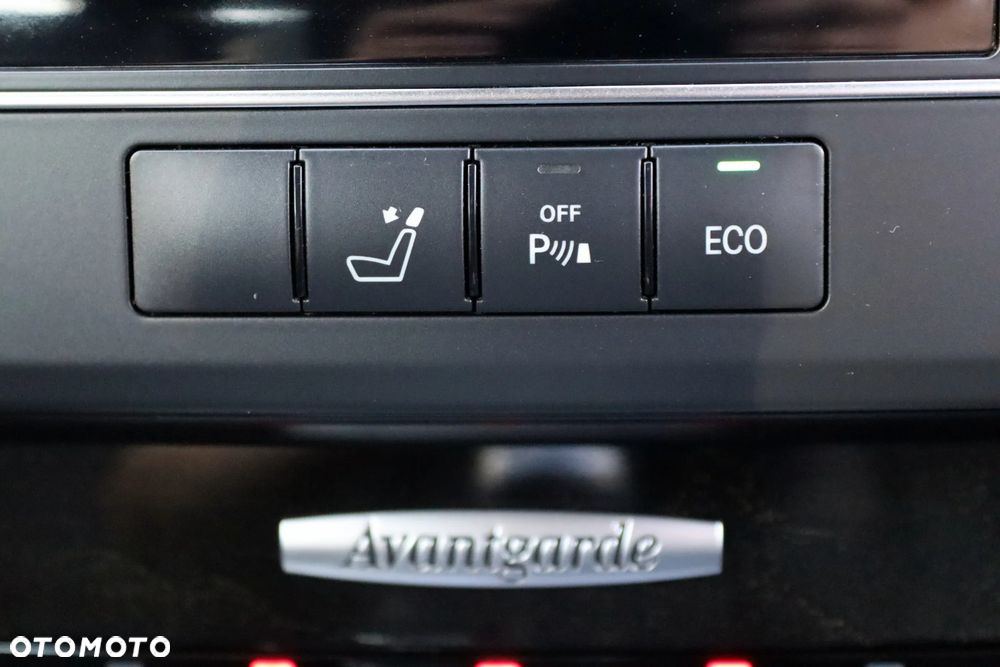 Mercedes-Benz Klasa E 200 CGI BlueEffICIENCY Avantgarde - 26