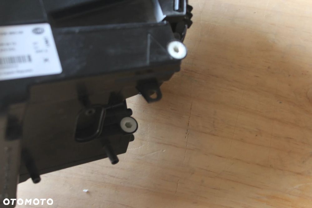 LAMPA PRZEDNIA PRAWA AUDI A6 C6 1EE008880-02 4F0941004 2007 EU - 10