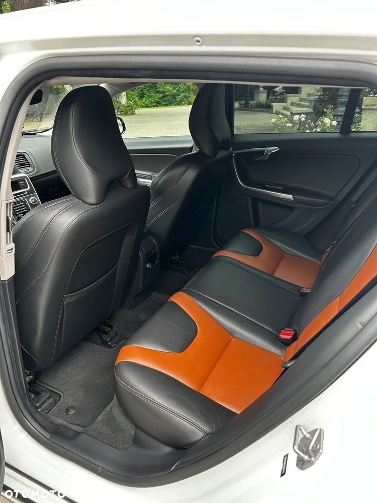 Volvo V60 Cross Country T5 AWD Momentum - 14