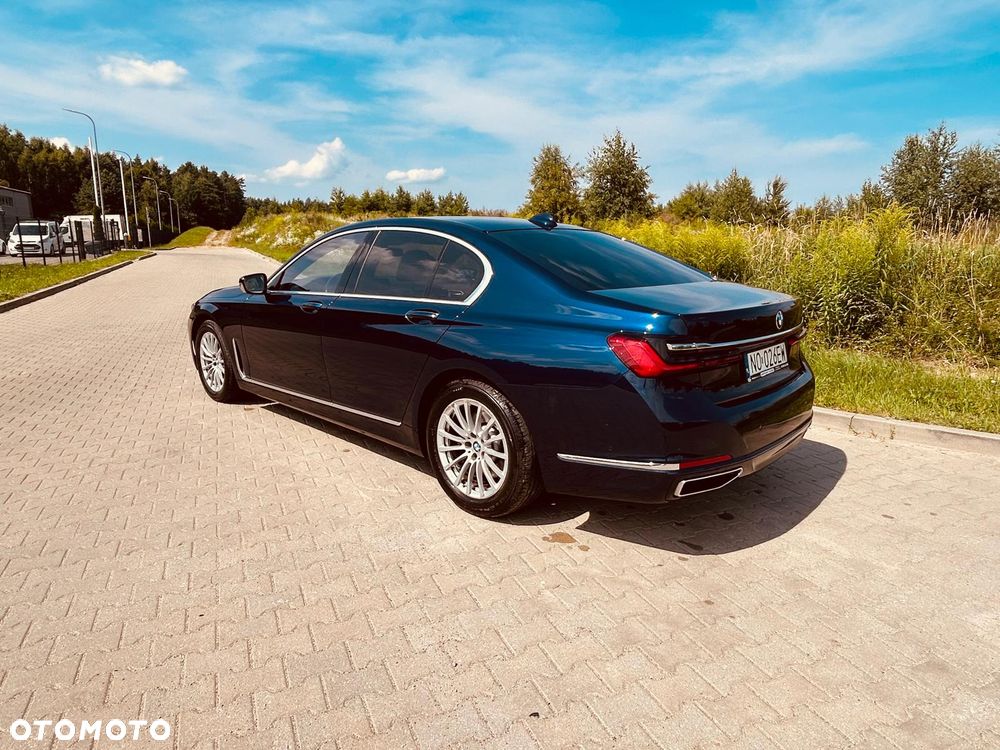 BMW Seria 7 730d xDrive mHEV - 11