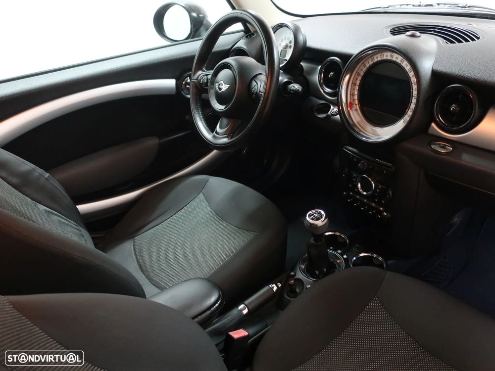 MINI 3 Portas Cooper D - 26