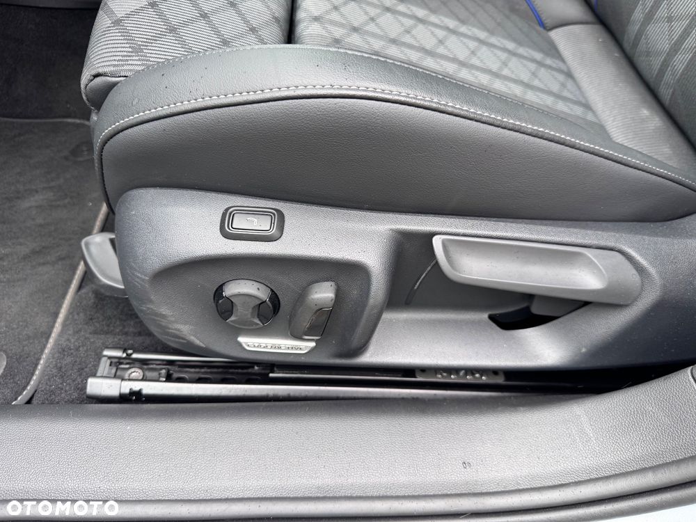 Volkswagen Passat 2.0 TDI SCR R-Line Plus DSG - 13
