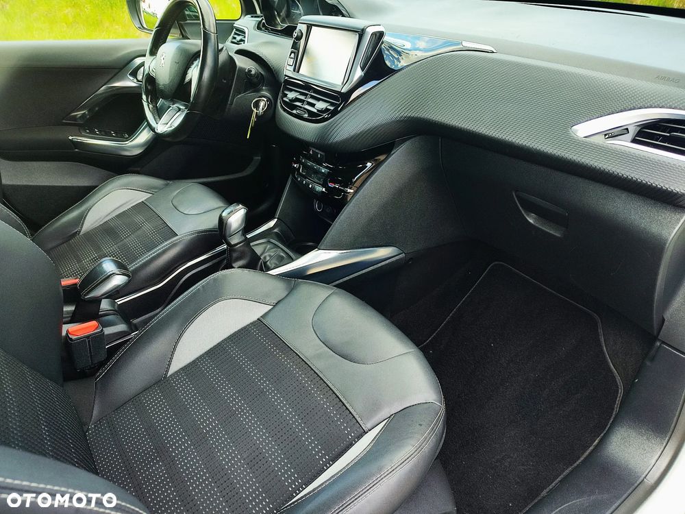 Peugeot 2008 1.6 VTi Allure - 28