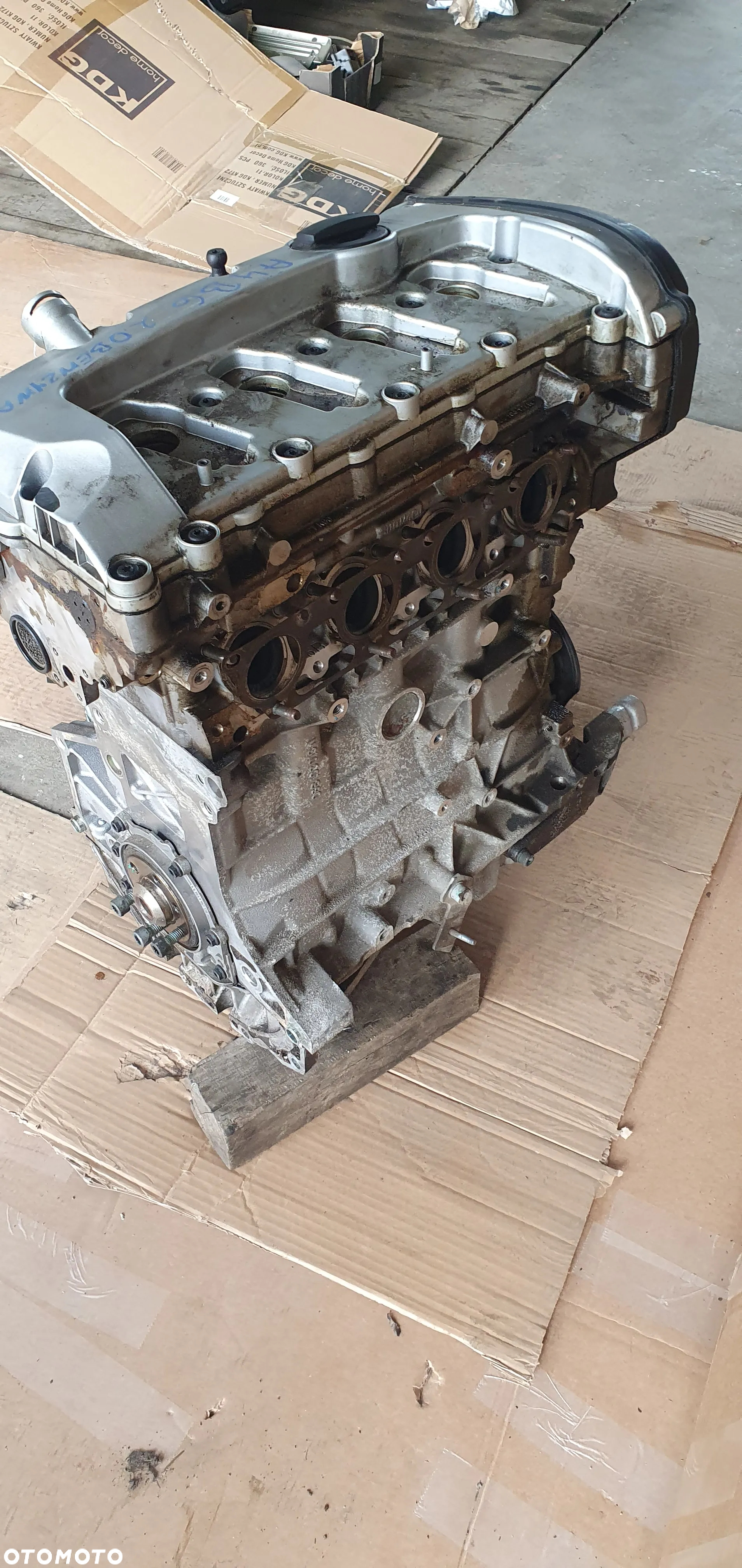 Silnik blok silnika słupek Audi A4 B6 2.0 ALT - 8