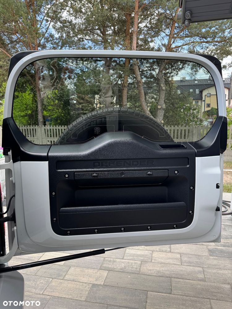 Land Rover Defender 110 P300 - 19