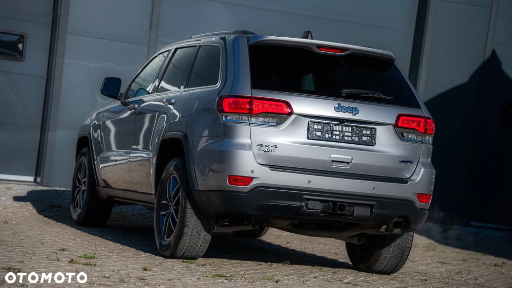 Jeep Grand Cherokee - 12