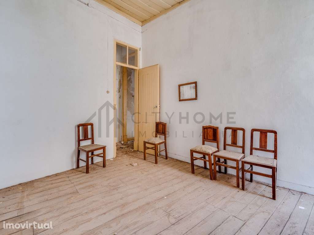 Moradia antiga composta por 3 lojas e Apartamento T2 - Grande imagem: 5/22