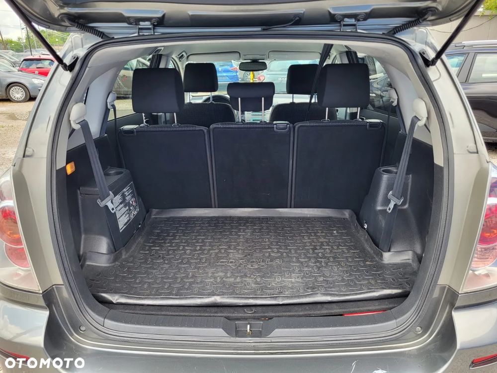 Toyota Corolla Verso 2.2 D-4D X 7os - 27