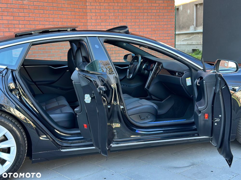 Tesla Model S - 18