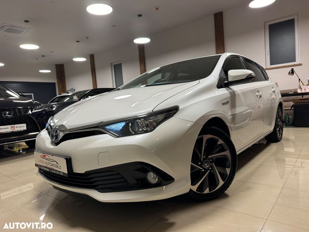 Toyota Auris 1.8 VVT-i Hybrid Automatik Touring Sports Team Deutschland - 2