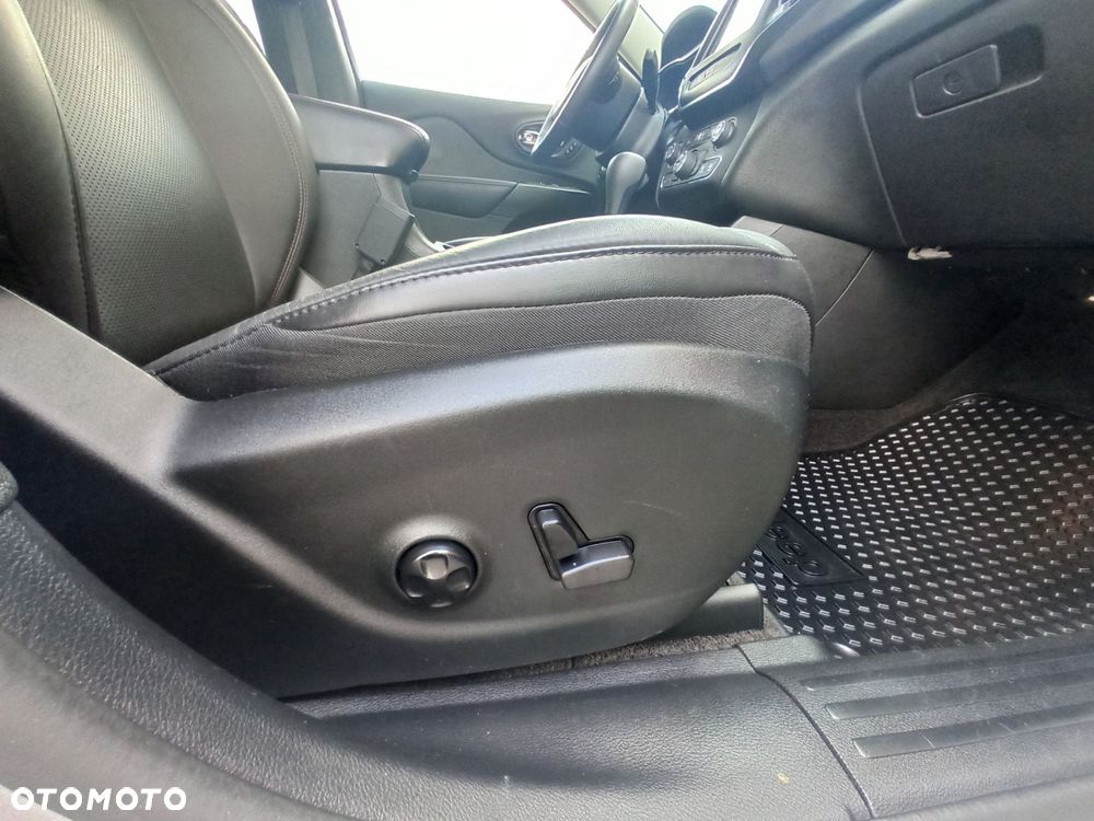 Jeep Cherokee - 13