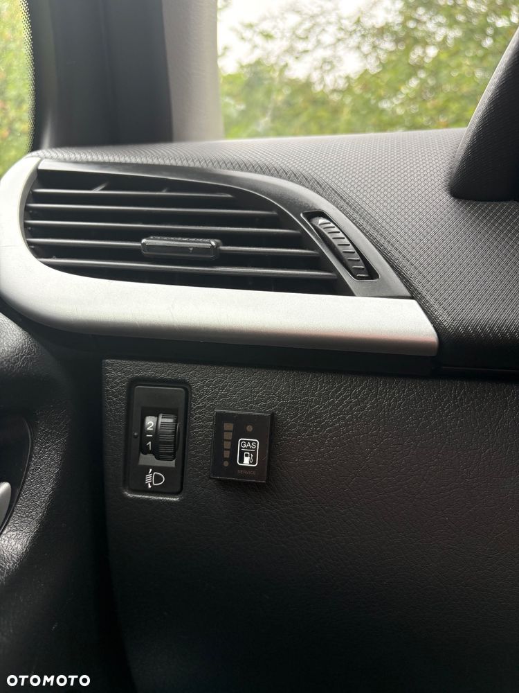 Peugeot 207 - 11