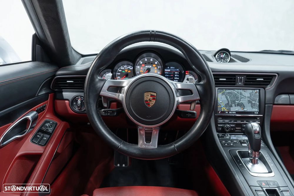 Porsche 911 (991) Carrera 4 GTS PDK - 29