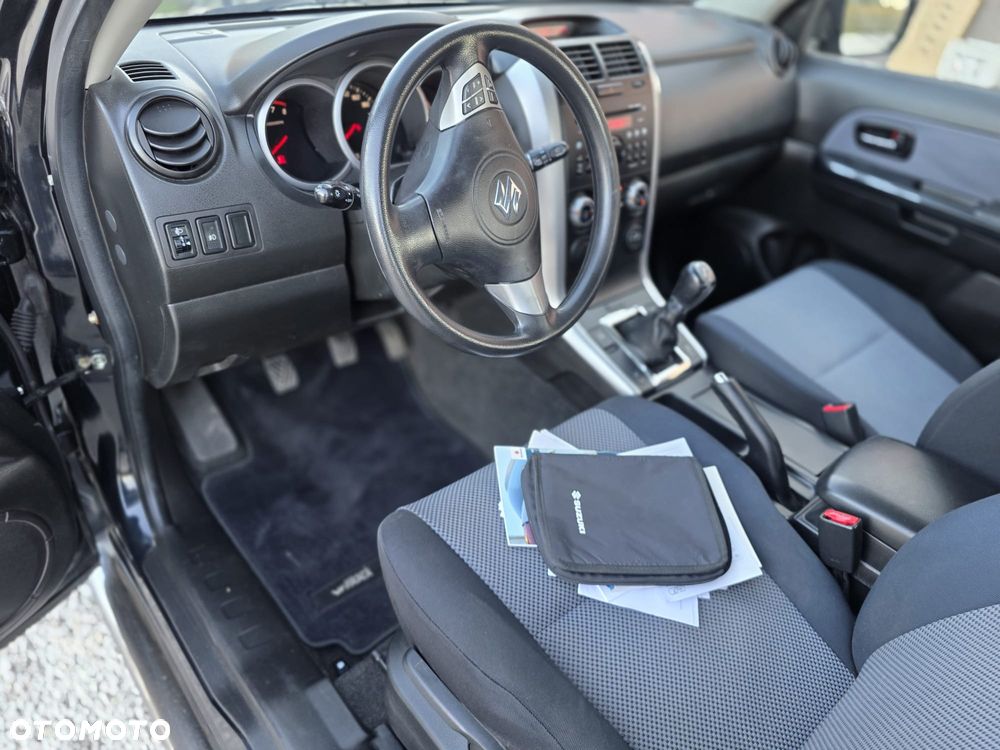 Suzuki Grand Vitara 1.6 Black&White - 25
