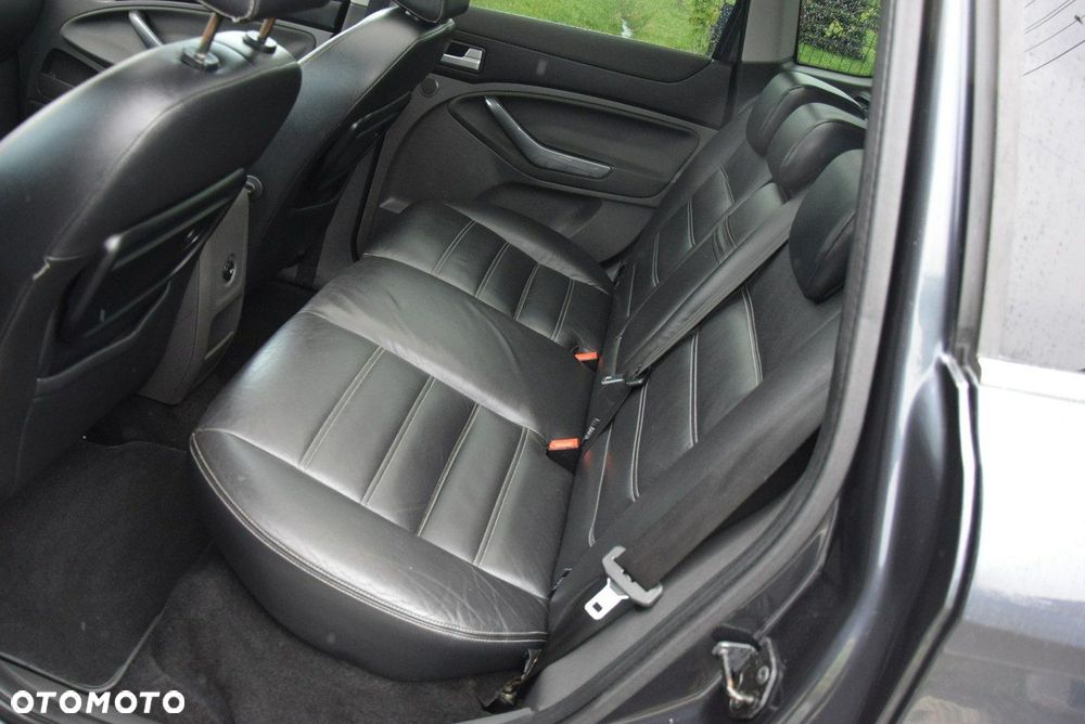 Ford Kuga - 25
