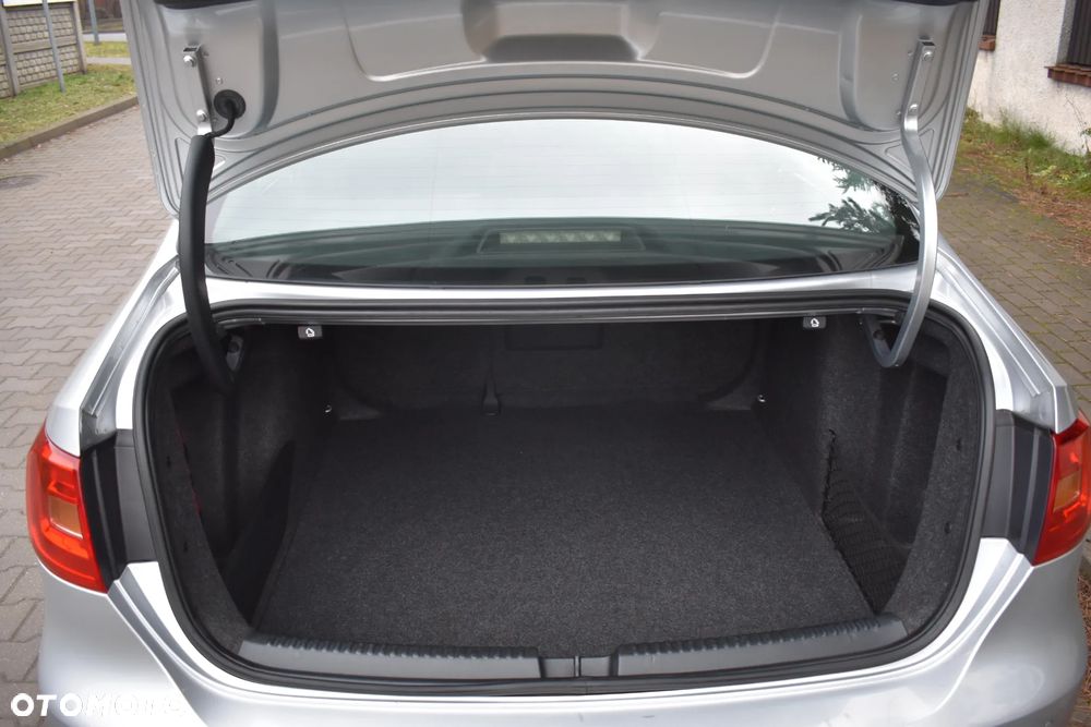 Volkswagen Jetta 1.6 TDI Comfortline CityLine - 11