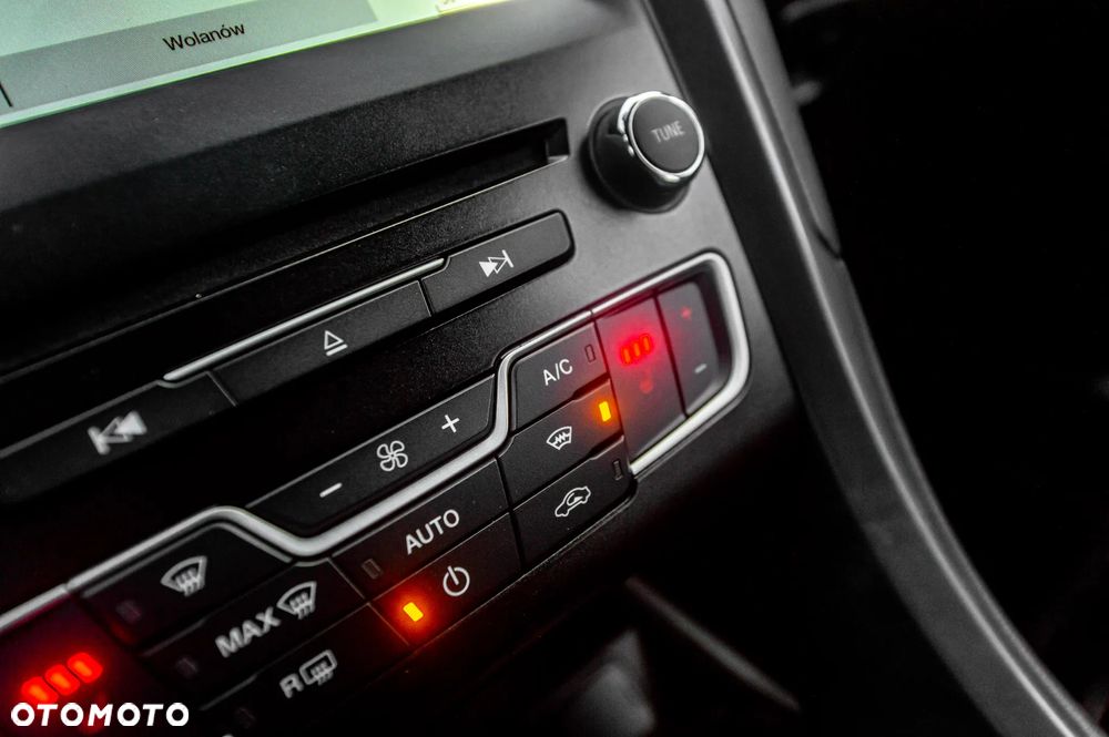 Ford Mondeo - 36