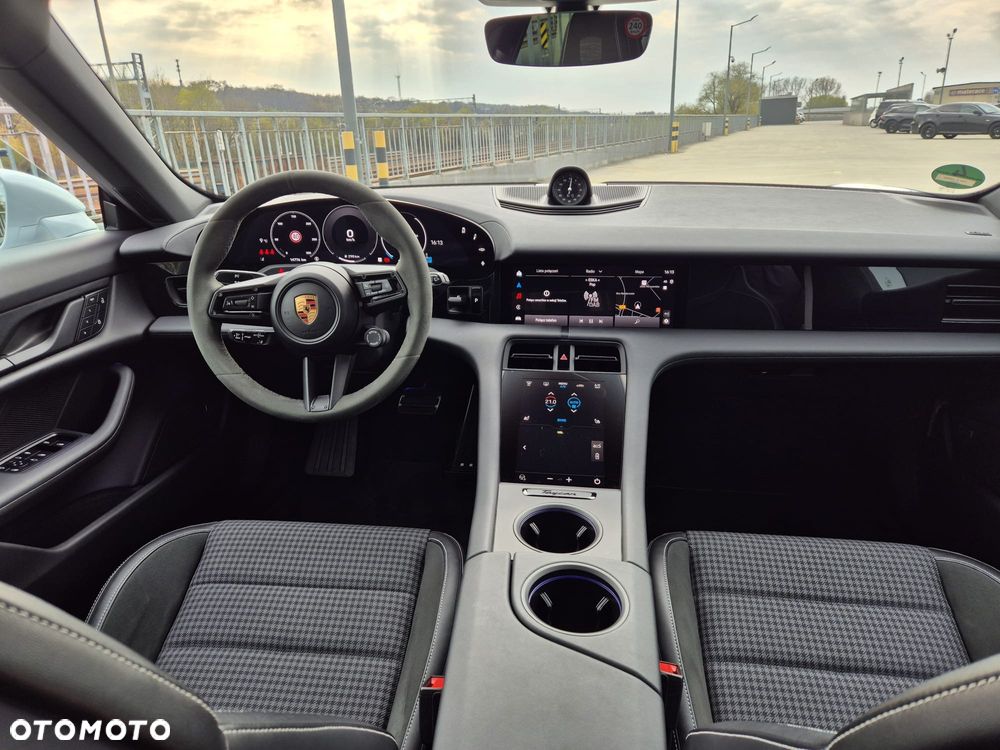 Porsche Taycan - 35